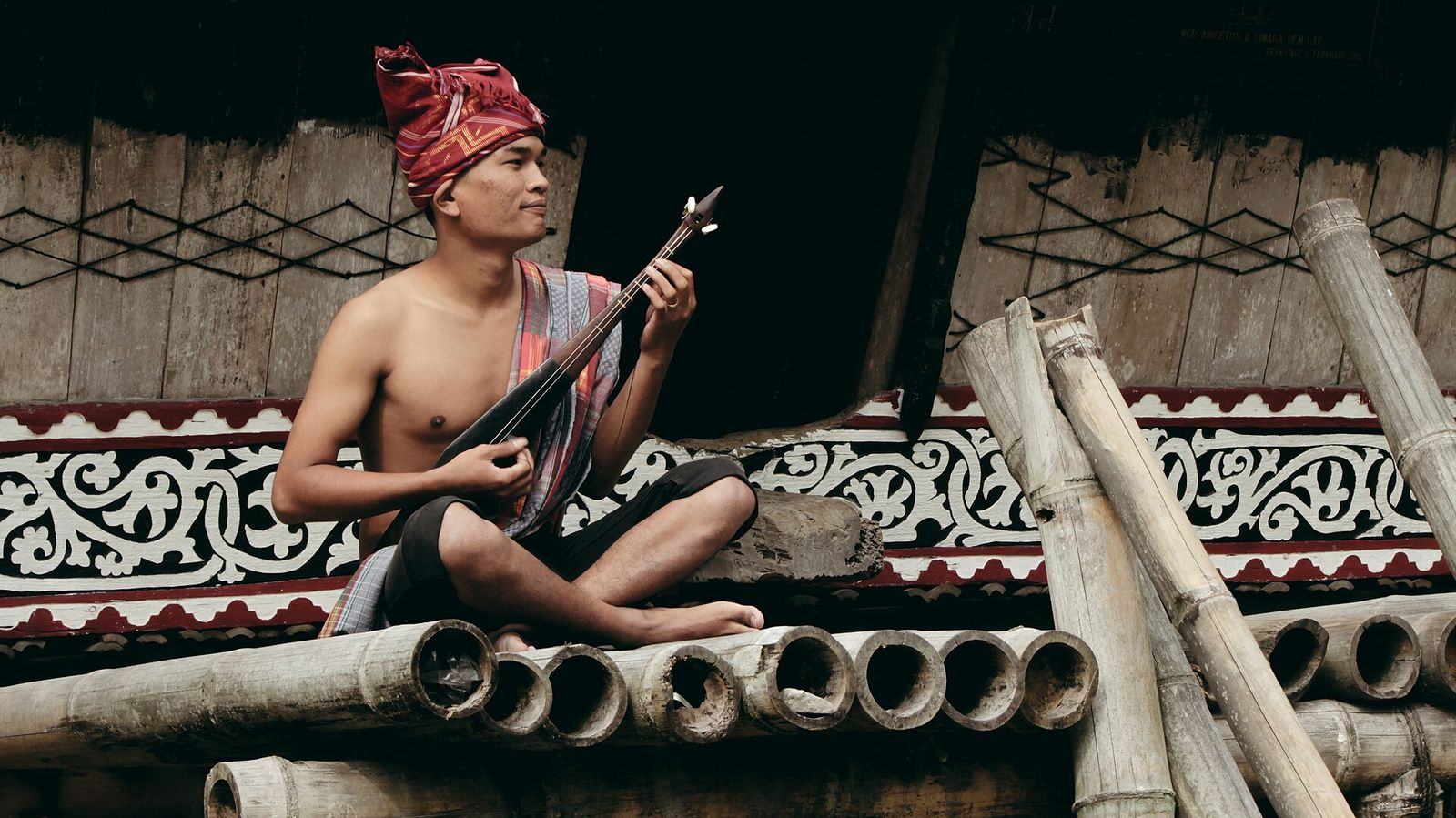 Pemuda Karo bermain kulcapi