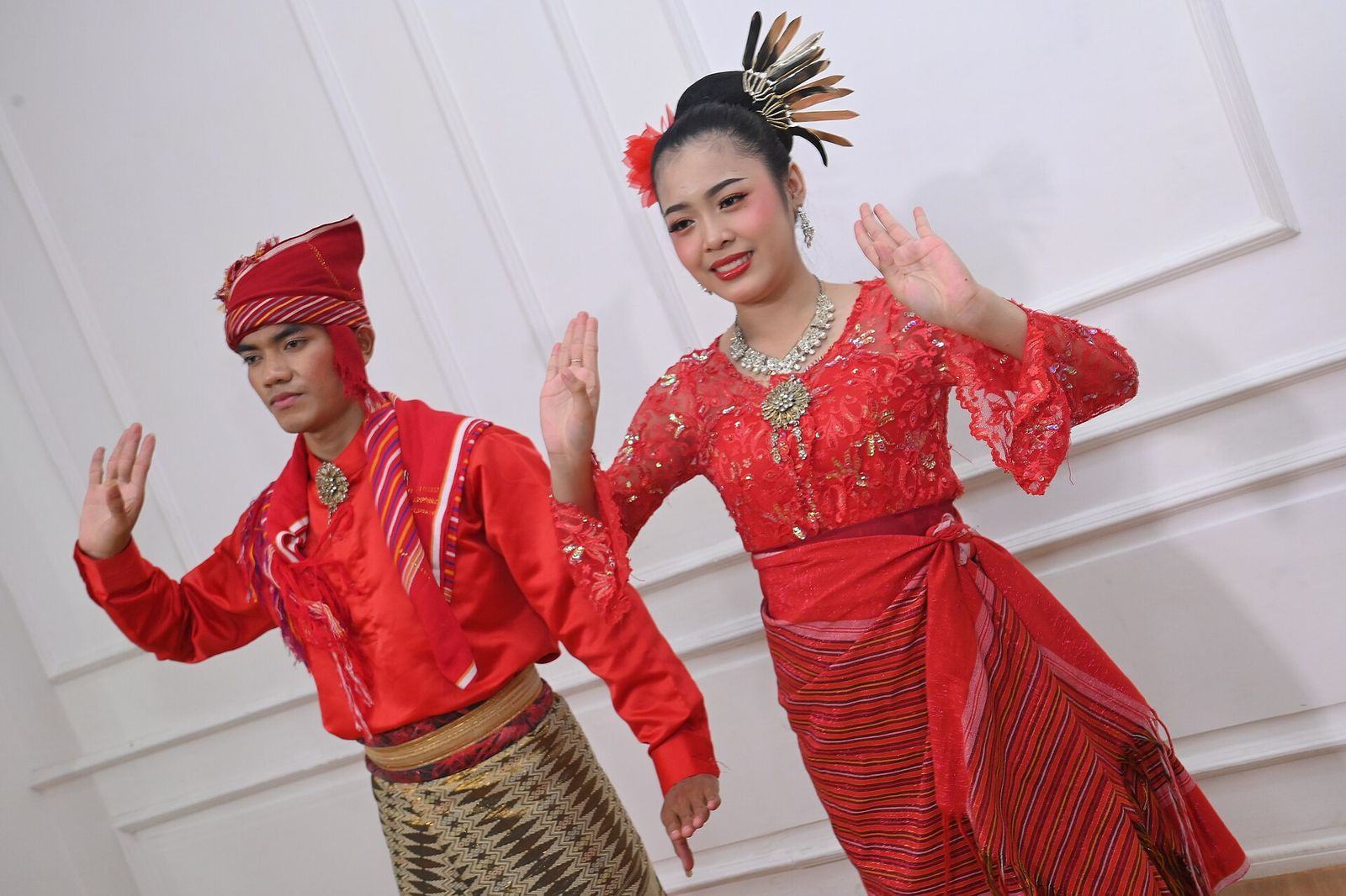 Penari Tari Piso Surit